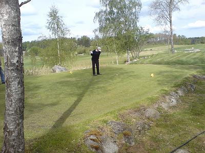 DSC01078.JPG - Svante laddar för att komma längre än Bosse på utslaget - är det tävling så är det